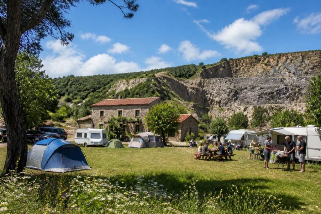 découvrez le camping à la ferme mas carrière à saint andré de majencoules : avis authentiques, photos captivantes et ambiance conviviale pour un séjour nature inoubliable.