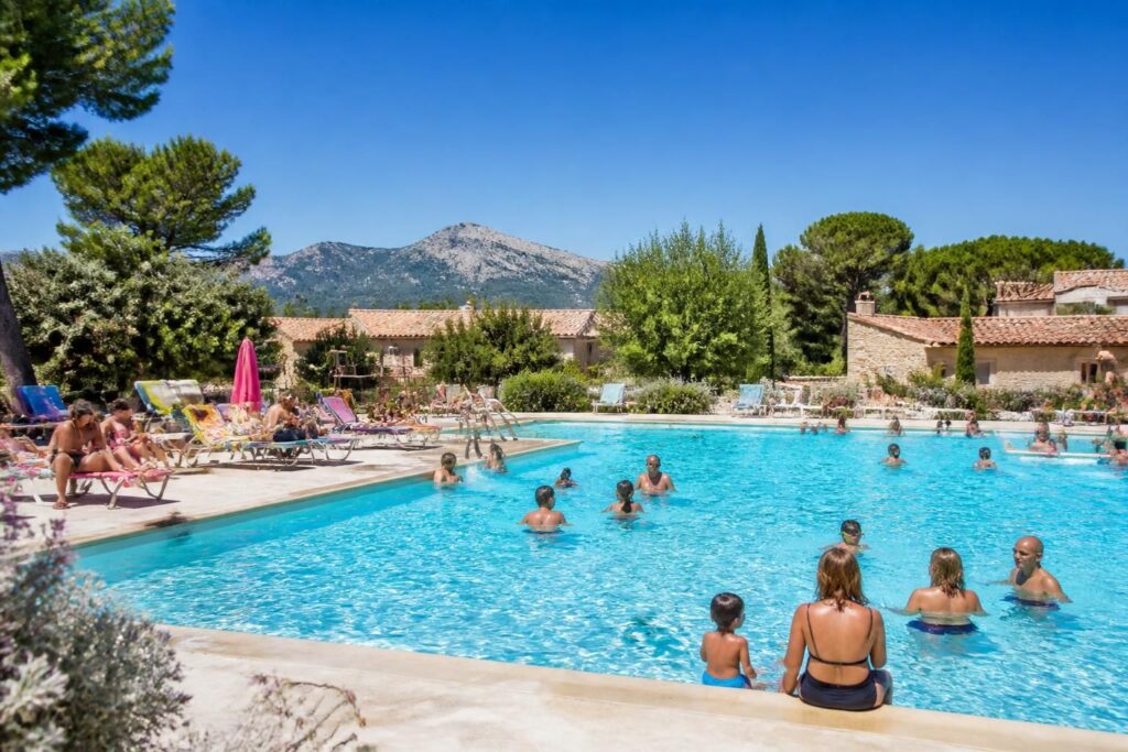 découvrez les piscines municipales d'aix-en-provence, leurs emplacements, horaires d'ouverture et tarifs pour profiter pleinement de vos baignades en été.