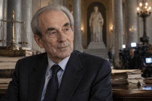 découvrez la vie de robert badinter, avocat et ancien ministre de la justice, et faites le point sur les rumeurs entourant sa mort.